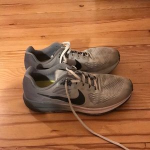 Women’s Nike pegasus running sneakers